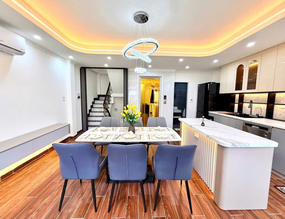 7 TẦNG THANG MÁY -  MẶT TIỀN RỘNG - NỘI THẤT CHÂU ÂU - FULL ĐỒ -Thịnh Quang , Đống Đa 40m. giá 14.8