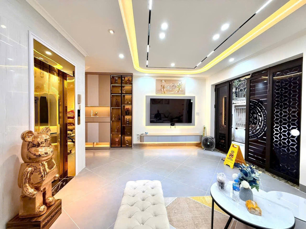 7 TẦNG THANG MÁY -  MẶT TIỀN RỘNG - NỘI THẤT CHÂU ÂU - FULL ĐỒ -Thịnh Quang , Đống Đa 40m. giá 14.8