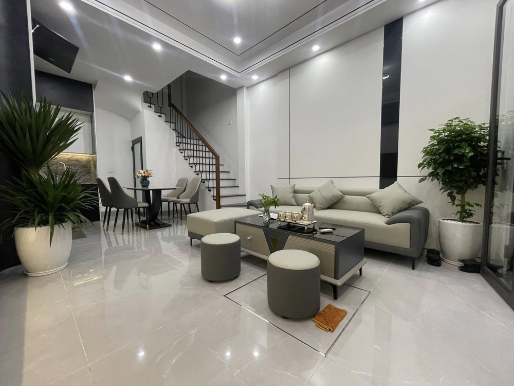 Nghi Tàm - Thang máy - 30m Oto - 7 Ngủ - Nhỉnh 17 Tỷ