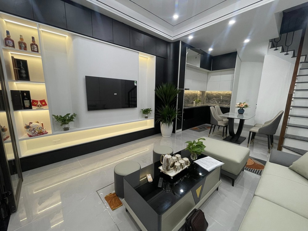 Nghi Tàm - Thang máy - 30m Oto - 7 Ngủ - Nhỉnh 17 Tỷ