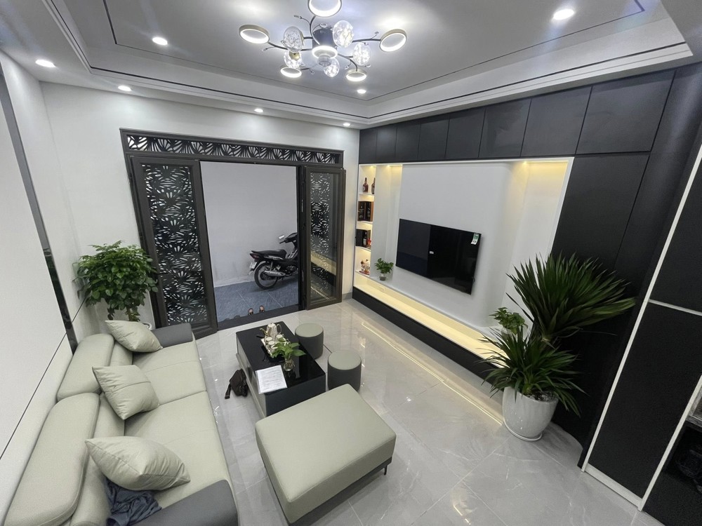 Nghi Tàm - Thang máy - 30m Oto - 7 Ngủ - Nhỉnh 17 Tỷ