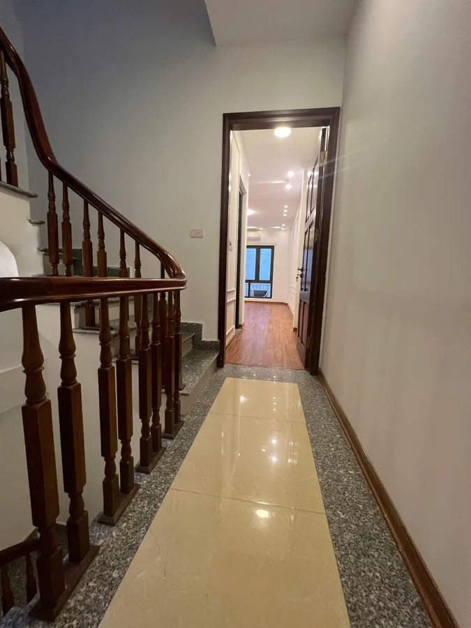 NHÀ MỚI Ở LUÔN Phố  Ngọc Lâm 35m2 X 5  tầng 7.8 tỷ Long Biên Hà Nội