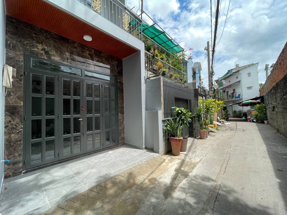 Bán nhà Đường Âu Cơ, Tân Phú - DT 63.3m2, 4 PN - Hẻm 5m xe hơi vào nhà