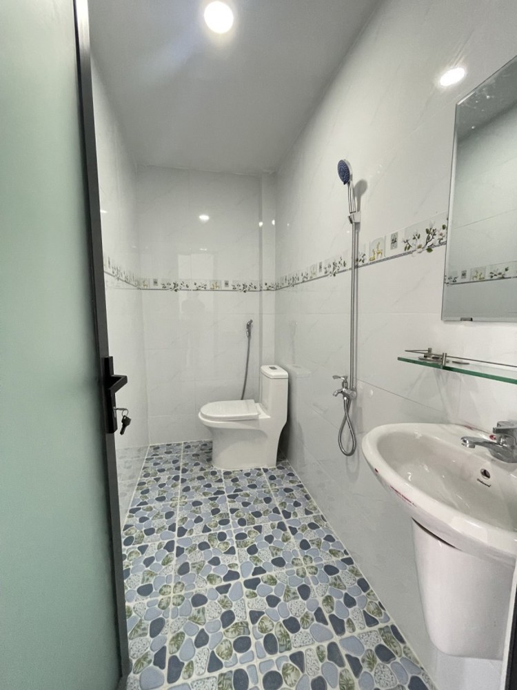 Bán nhà Đường Âu Cơ, Tân Phú - DT 63.3m2, 4 PN - Hẻm 5m xe hơi vào nhà