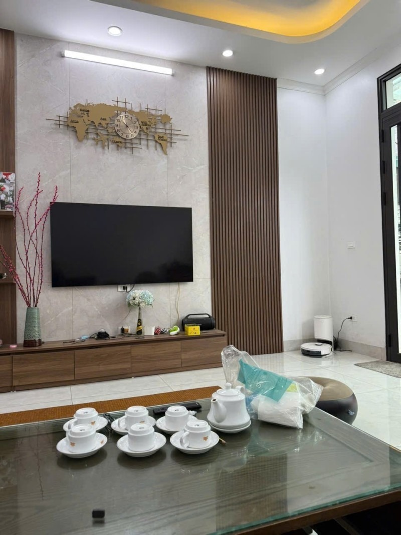 Bán nhà Cự Khối, Long Biên – 5 tầng, 90m², Mặt tiền 5m – Giá 16 tỷ