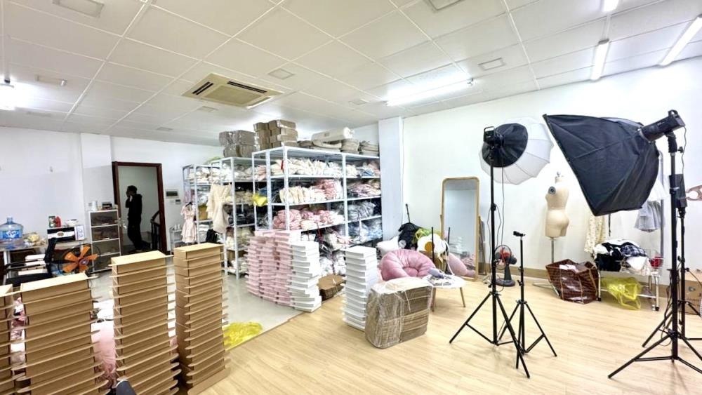 Cho Thuê Mặt Phố Tây Sơn 116m² - Vỉa Hè Rộng - Kinh Doanh Sầm Uất - Giá 1.2 Tỷ/Năm