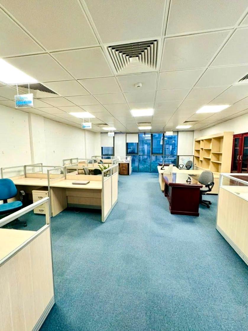 Cho Thuê Mặt Phố Tây Sơn 116m² - Vỉa Hè Rộng - Kinh Doanh Sầm Uất - Giá 1.2 Tỷ/Năm