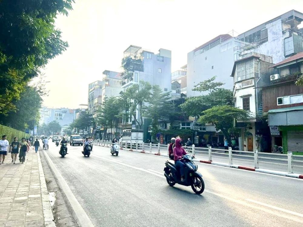 Cho Thuê Mặt Phố Tây Sơn 116m² - Vỉa Hè Rộng - Kinh Doanh Sầm Uất - Giá 1.2 Tỷ/Năm