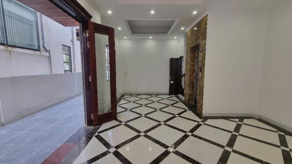 Bán Nhà Tây Hồ - Dòng Tiền Khách Nước Ngoài - 38m² - 12.95 Tỷ