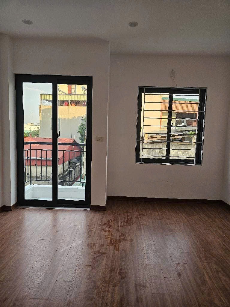 Bán nhà mới 5 tầng Yên Phú, Liên Ninh - 5.5 tỷ