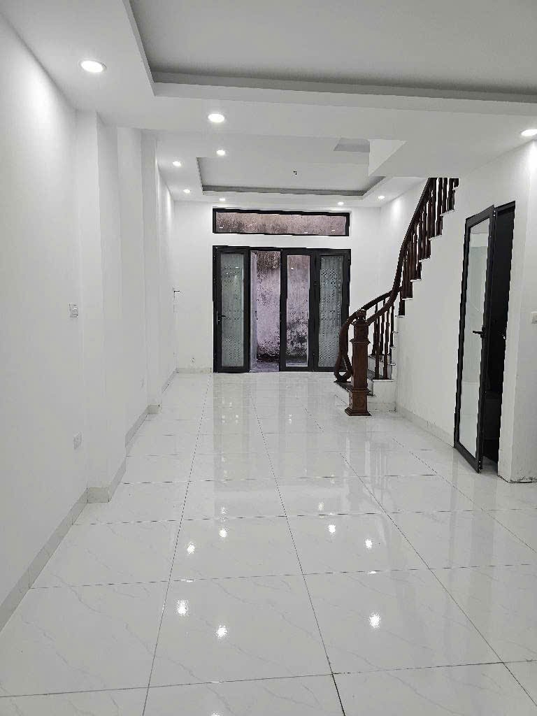 Bán nhà mới 5 tầng Yên Phú, Liên Ninh - 5.5 tỷ