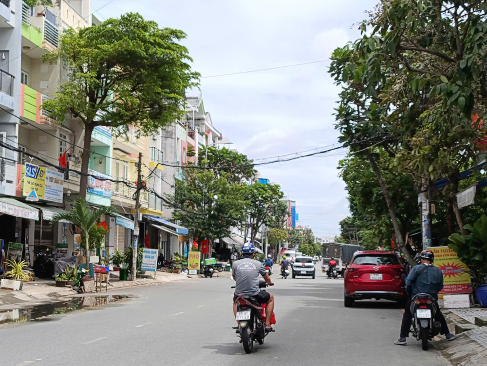 NHÀ MẶT TIỀN KHU DÂN CƯ BÌNH PHÚ CẠNH CÔNG VIÊN GẦN HẬU GIANG  QUẬN 6 , 4 x16M , 4 TẦNG CHỈ 9TỶ