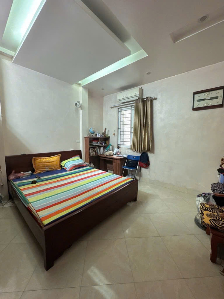 🔹 BÁN NHÀ THẠCH BÀN LONG BIÊN – 38M² – 4 TẦNG – 4 PHÒNG NGỦ – LÔ GÓC 2 THOÁNG 7,95TY – Ô TÔ ĐỖ CỬA