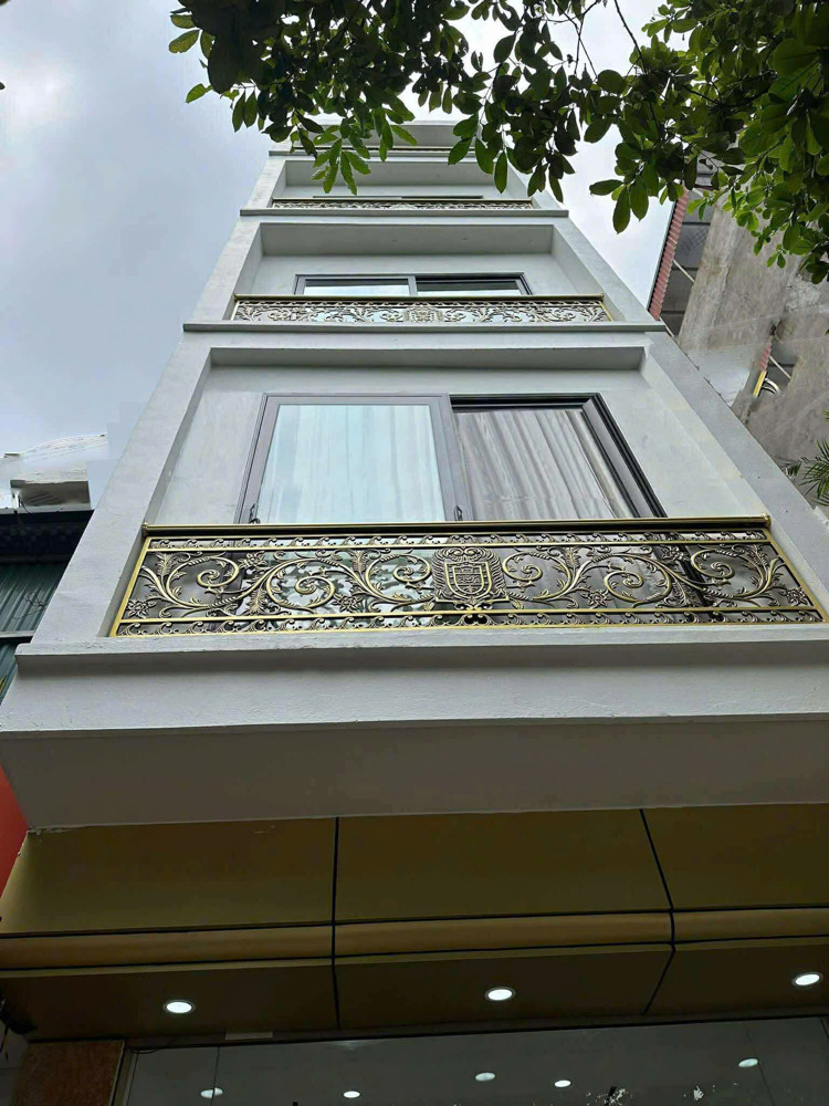 Bán nhà mặt phố Kim Giang, Thanh Xuân, HN. 42m2 x 4 tầng, 5PN, Sổ đỏ. Giá tốt! LH: 0975948906