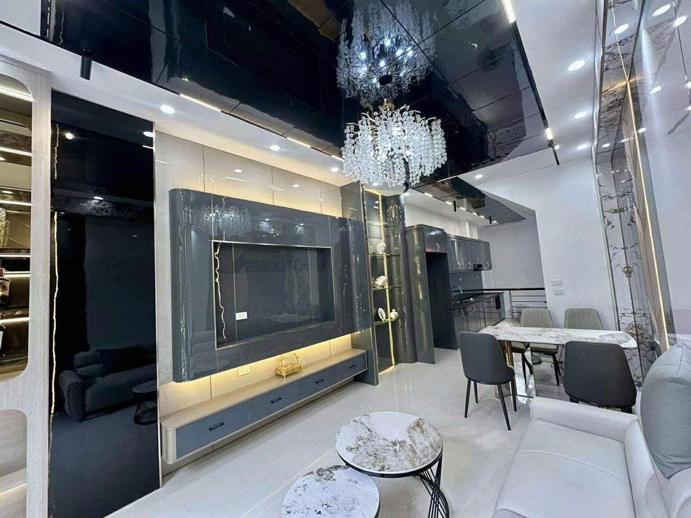 Bán nhà mặt phố Kim Giang, Thanh Xuân, HN. 42m2 x 4 tầng, 5PN, Sổ đỏ. Giá tốt! LH: 0975948906