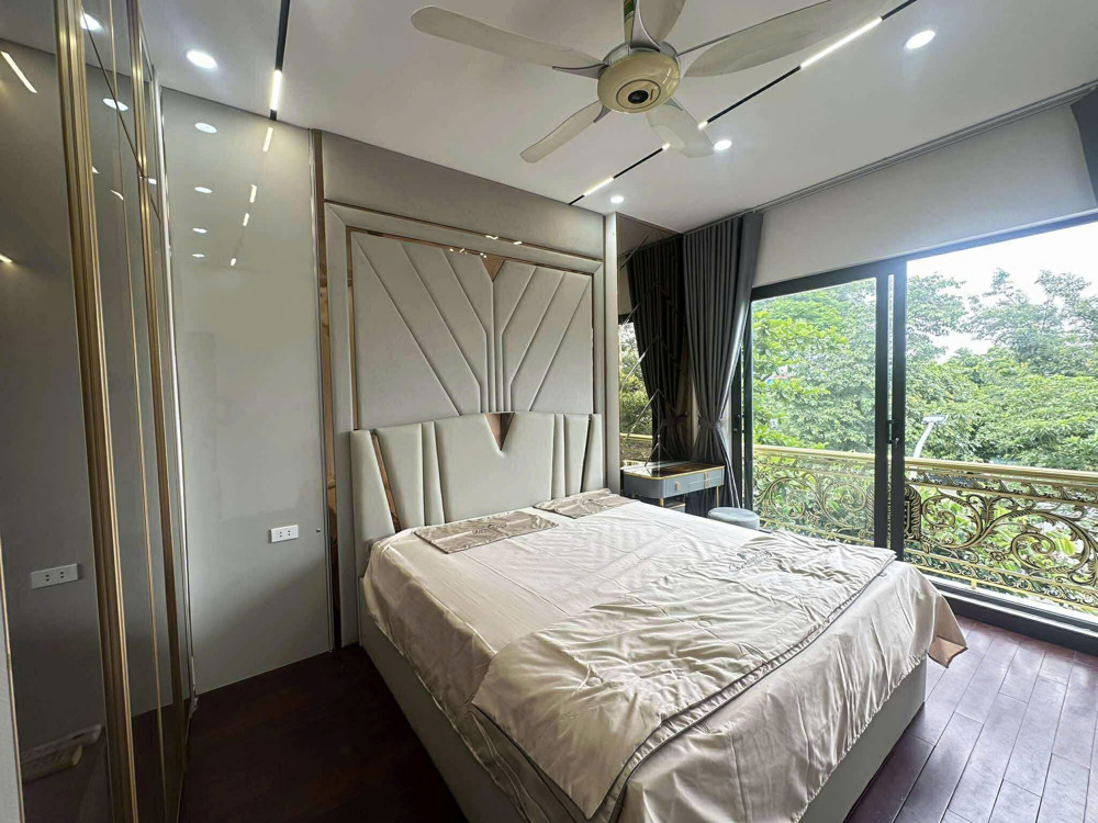 Bán nhà mặt phố Kim Giang, Thanh Xuân, HN. 42m2 x 4 tầng, 5PN, Sổ đỏ. Giá tốt! LH: 0975948906