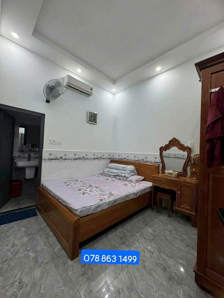 Bán Nhà Mặt Tiền Kinh Doanh - 1 Tỷ 020 Triệu - Vị Trí Đắc Địa