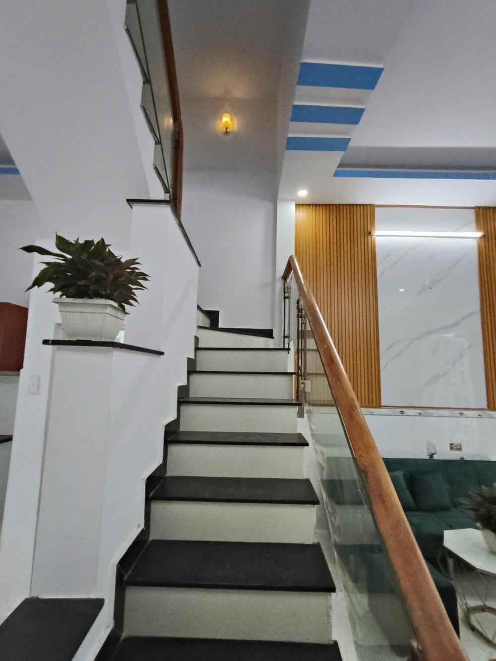 Bán Gấp Nhà Hóc Môn - 589tr - SHR - Gần Chợ, Trường Học