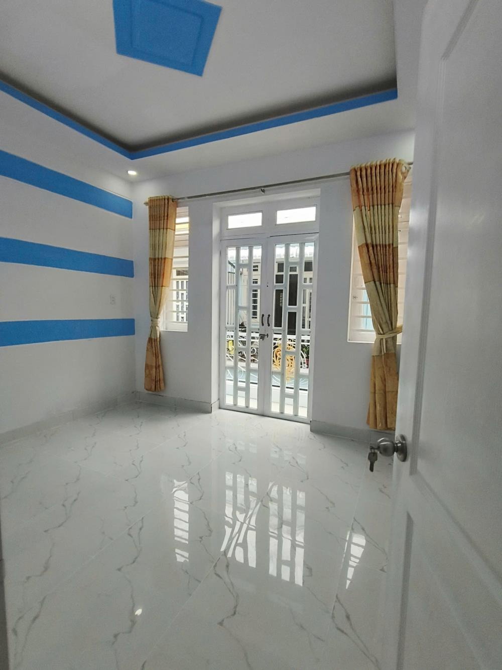 Bán Gấp Nhà Hóc Môn - 589tr - SHR - Gần Chợ, Trường Học