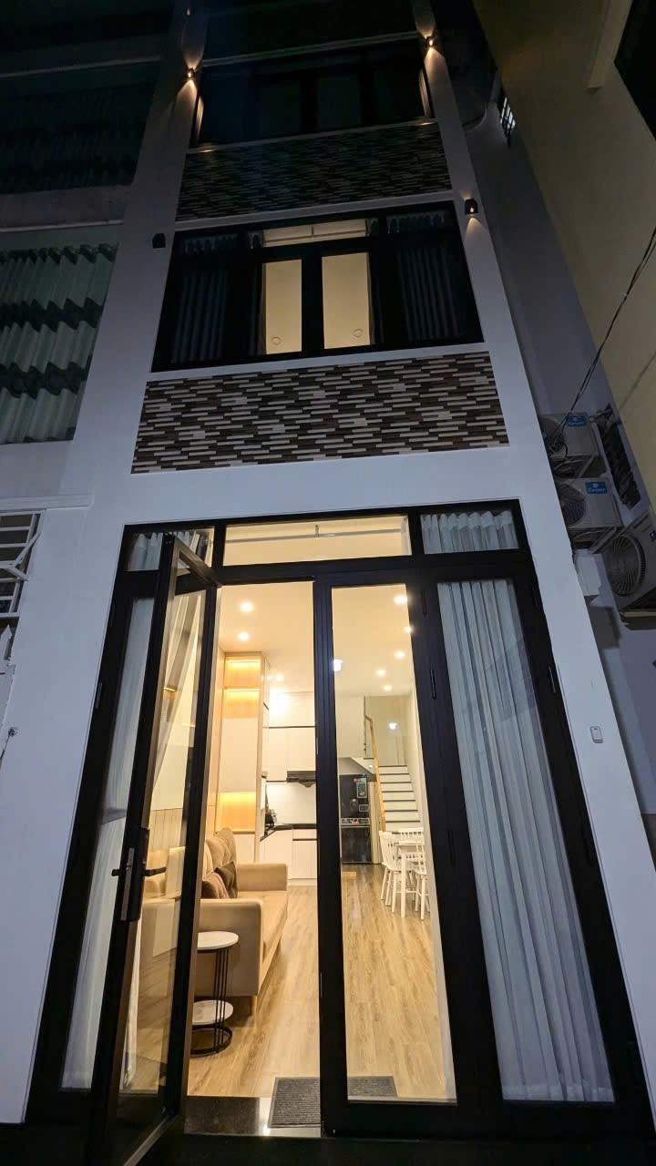 Bán nhà Quận 10 - 6 tỷ+ - 32m² x 4 Tầng - Sát Mặt Tiền - Vị Trí Đẹp