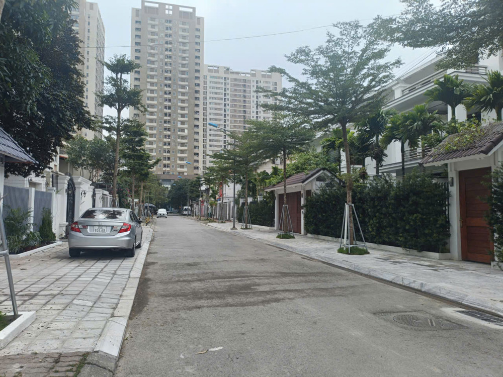 Biệt thự Tân Tây Đô 214.2m2 - 3 tầng - MT 12m, vị trí đẹp, giá 29,9 tỷ