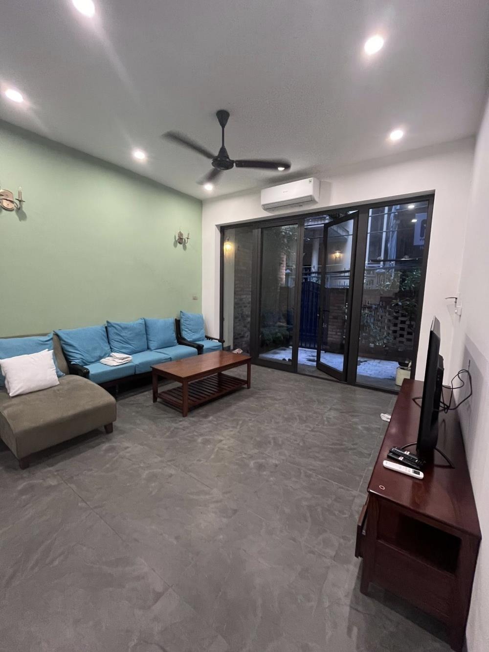Bán Nhà Phố Từ Hoa Tây Hồ 79m2 - 4 Tầng, Mặt Tiền 4.8m - Giá 36 Tỷ (Thương Lượng)