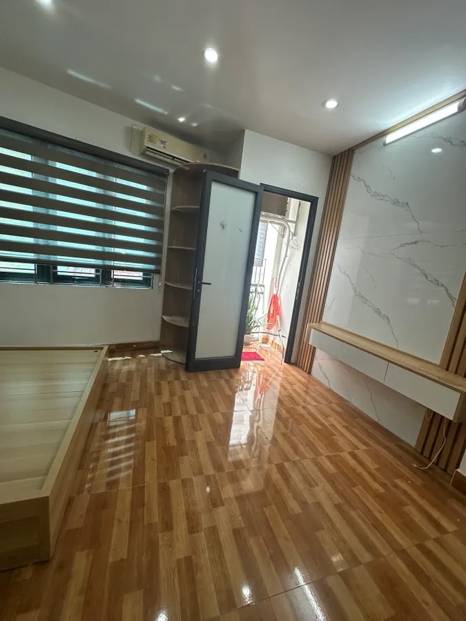 NHÀ ĐẸP Ô TÔ ĐỖ CỬA Phố Nguyễn Văn Linh 32m2 X 4 tầng 7.2 tỷ Long Biên-hà Nội