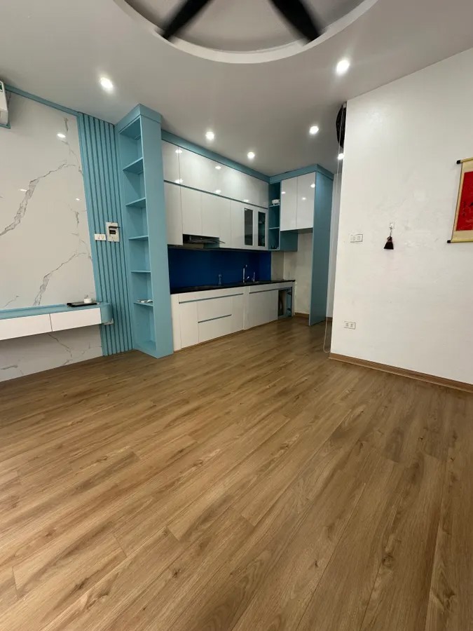 NHÀ ĐẸP Ô TÔ ĐỖ CỬA Phố Nguyễn Văn Linh 32m2 X 4 tầng 7.2 tỷ Long Biên-hà Nội
