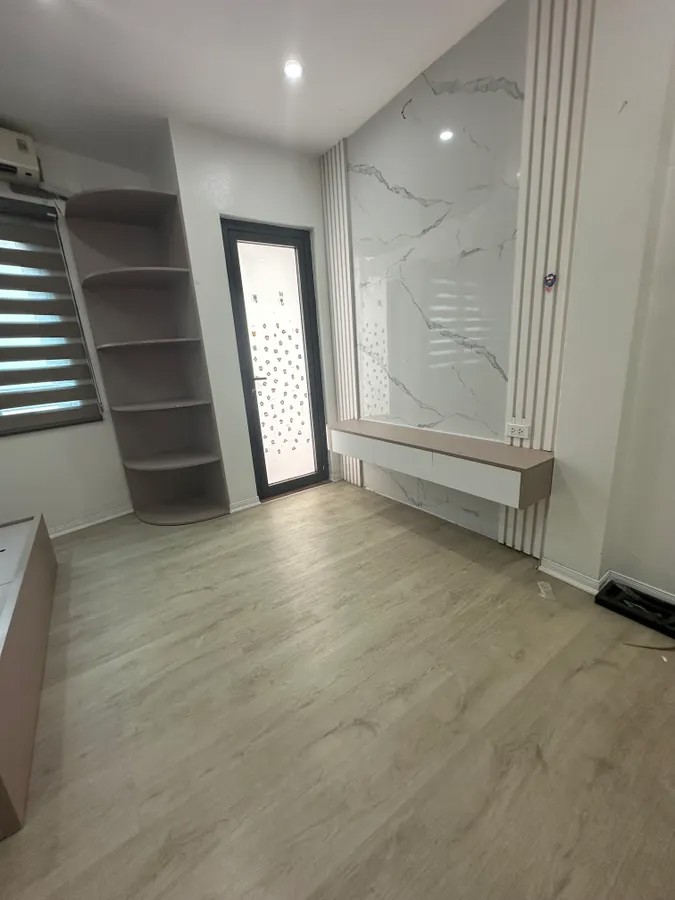 NHÀ ĐẸP Ô TÔ ĐỖ CỬA Phố Nguyễn Văn Linh 32m2 X 4 tầng 7.2 tỷ Long Biên-hà Nội