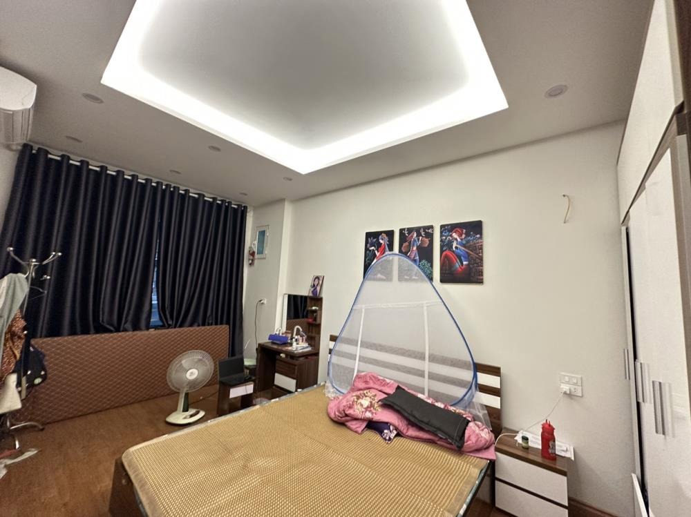 Bán nhà Hoàng Hoa Thám 44m2, 4 tầng, Ô tô đỗ cửa, Giá 8.75 tỷ
