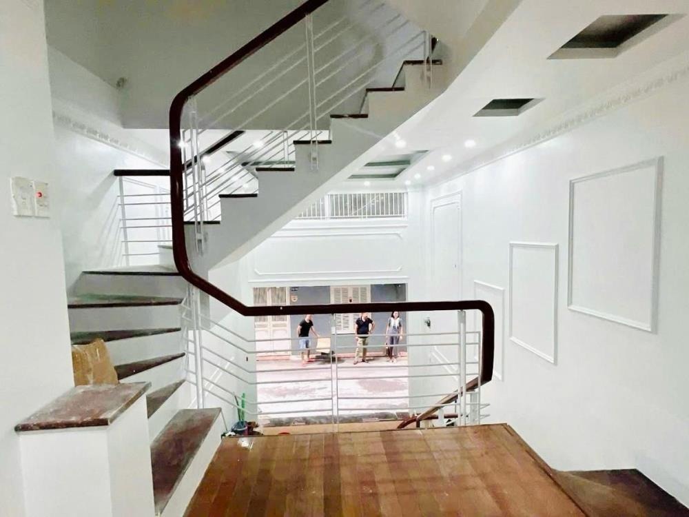 Nhà Mặt Ngõ Thái Hà - 50m2 x 5 Tầng - Ô Tô Vào Nhà - Giá 20.7 Tỷ