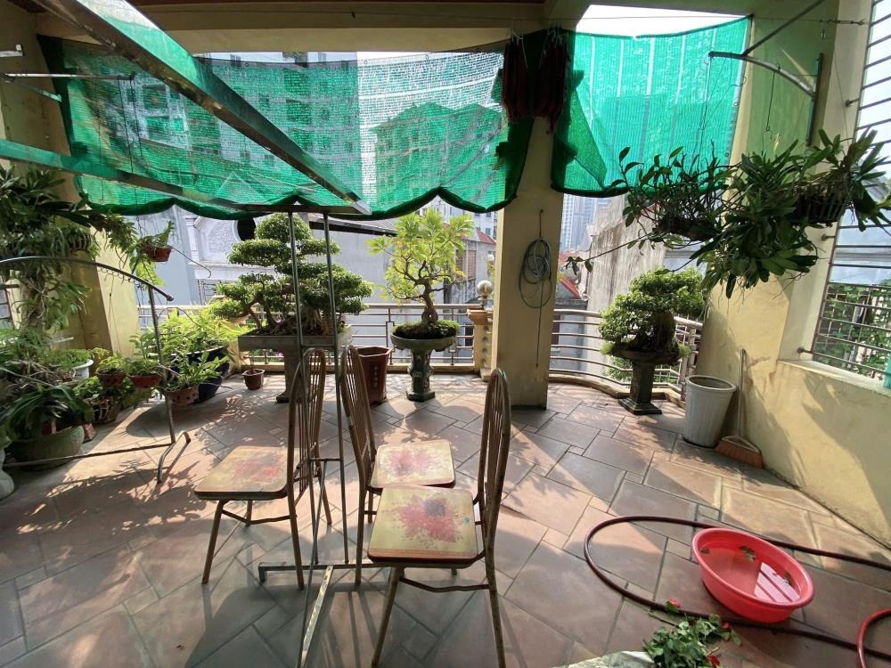 Bán nhà Cầu Giấy 5 Tầng, Gara Ô Tô - 30m Ra Phố - Giá 19.3 Tỷ
