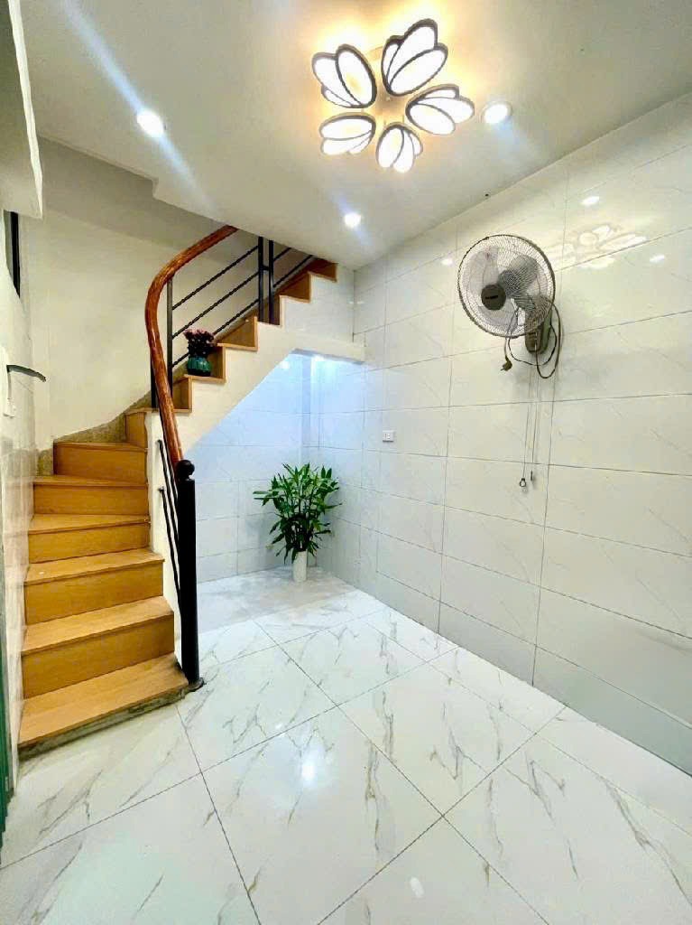 Bán nhà ngõ 147 Tân Mai, Hoàng Mai - 16m², 4 Tầng, Giá 2.15 Tỷ