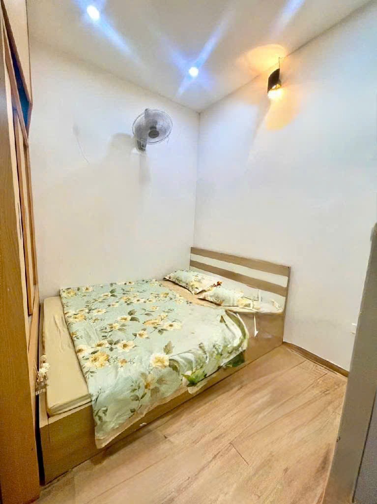 Bán nhà ngõ 147 Tân Mai, Hoàng Mai - 16m², 4 Tầng, Giá 2.15 Tỷ