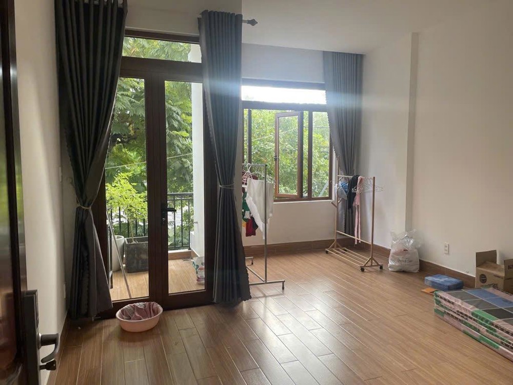Bán nhà mặt phố Lê Văn Hiến, Ngũ Hành Sơn, Đà Nẵng. 73m2, 3 tầng, 9 tỷ, Sổ Đỏ. LH: 0932514255