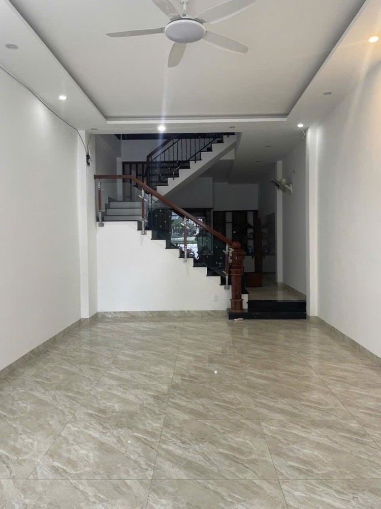 Bán nhà mặt phố Lê Văn Hiến, Ngũ Hành Sơn, Đà Nẵng. 73m2, 3 tầng, 9 tỷ, Sổ Đỏ. LH: 0932514255