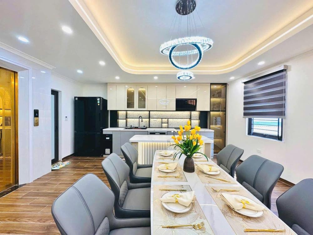 Bán Nhà Ngõ Thịnh Quang 7 Tầng Thang Máy Full Nội Thất - 14.8 Tỷ