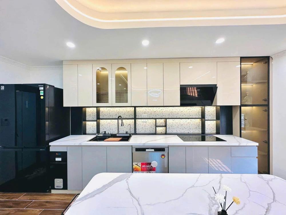Bán Nhà Ngõ Thịnh Quang 7 Tầng Thang Máy Full Nội Thất - 14.8 Tỷ