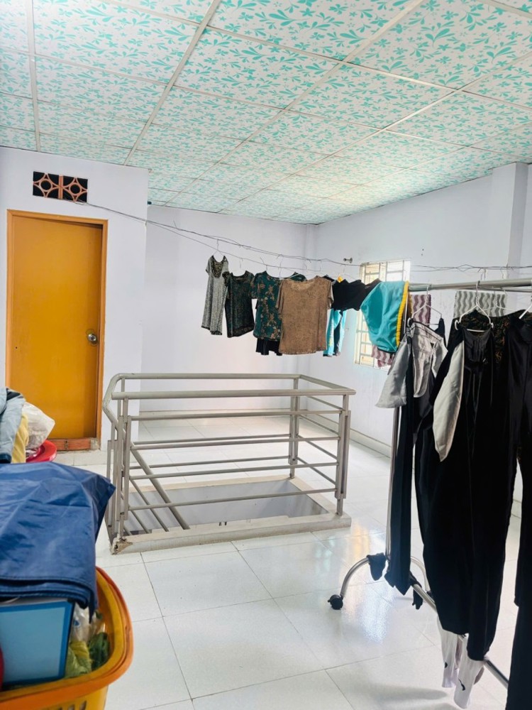 Bán nhà 99m2 Dĩ An,SHR đường xe hơi,gần chợ đêm Biconsi,giá rẻ