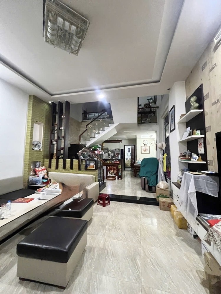 Nhà 3 tầng hiện đại gần Nam Việt Á, 100m², gara ô tô, giá chỉ 9.x tỷ