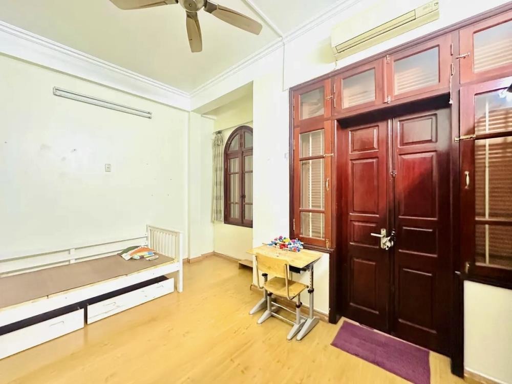 Bán nhà phân lô Hoàng Cầu 48m² - 5 Tầng - Giá 16.8 tỷ (TL)