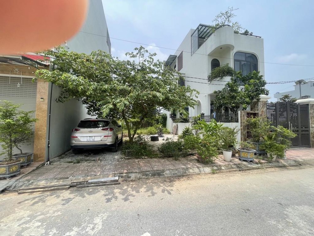 Bán đất mặt phố Đông Ngạc 155m2, MT 6.2m, vỉa hè rộng, giá 23.5 tỷ