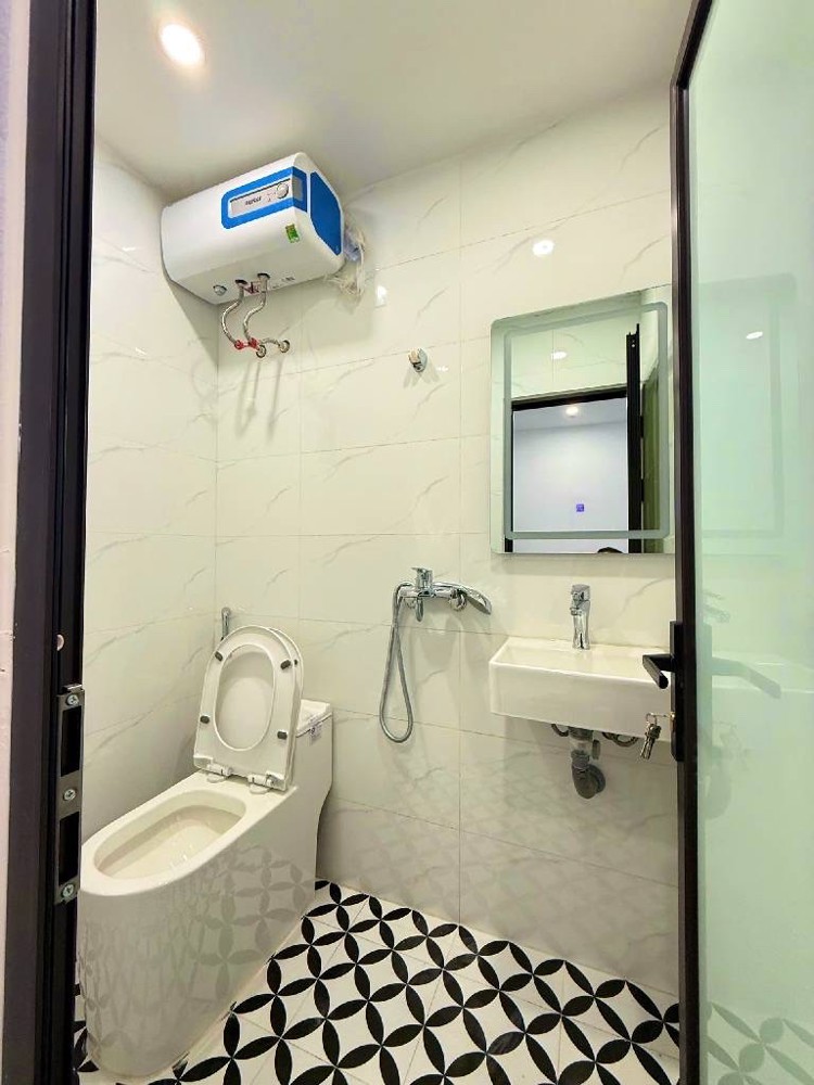 TẬP THỂ NGHĨA TÂN CẦU GIÂY DT 81M 2 NGỦ 2 WC GIÁ 3 TỶ 950