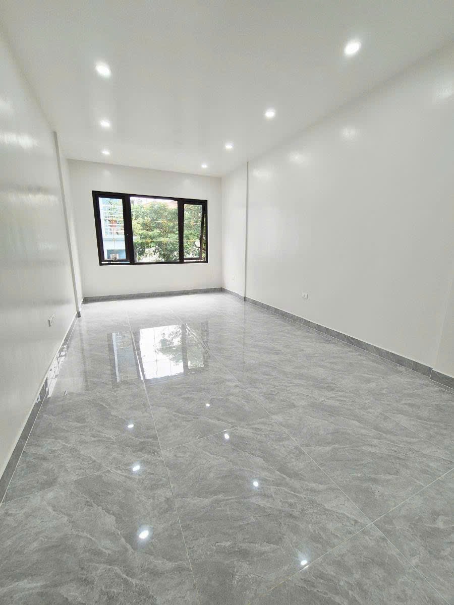 Bán Nhà Mặt Phố Trung Phụng 42 Tỷ - 7 Tầng, MT 4.2m, Thang Máy