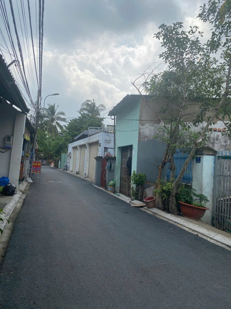 Bán gấp nhà Quốc Lộ 13, 131m2 Ngang hơn 6m Hẻm xe hơi thông, chỉ 7.5 tỷ