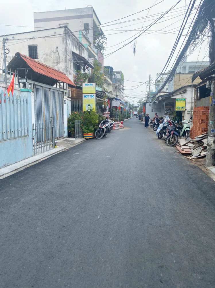 Bán gấp nhà Quốc Lộ 13, 131m2 Ngang hơn 6m Hẻm xe hơi thông, chỉ 7.5 tỷ