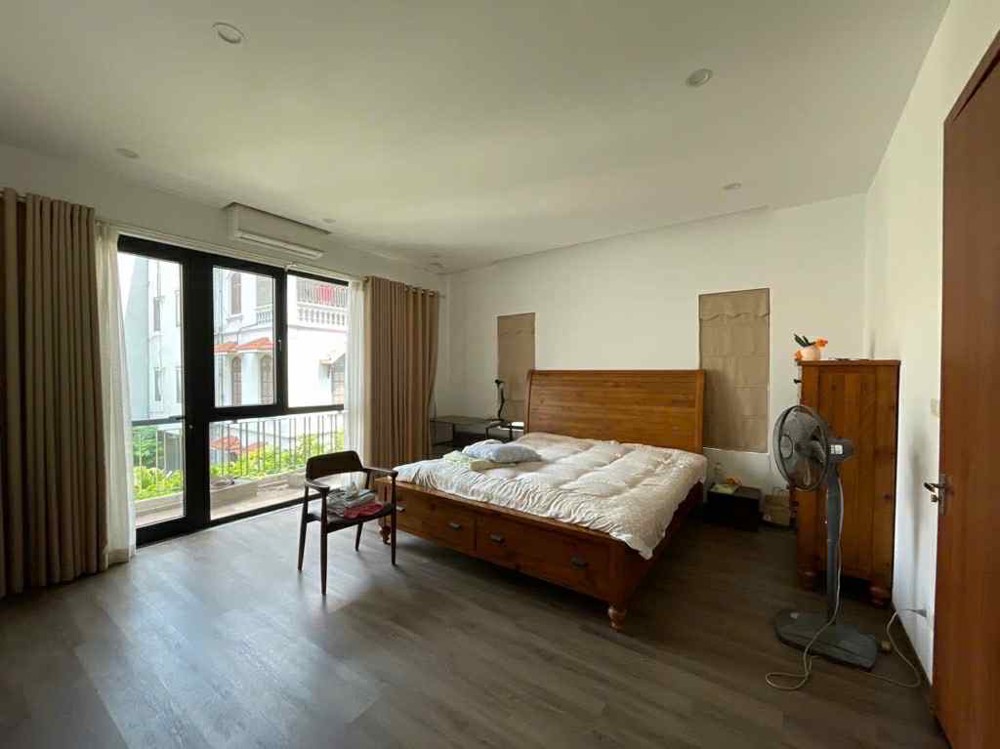 biệt thự mini Nguyễn Sơn- bệnh viện Tâm Anh, 122m x 4 tầng, mặt tiền 6.5m, nở hậu, full thổ cư