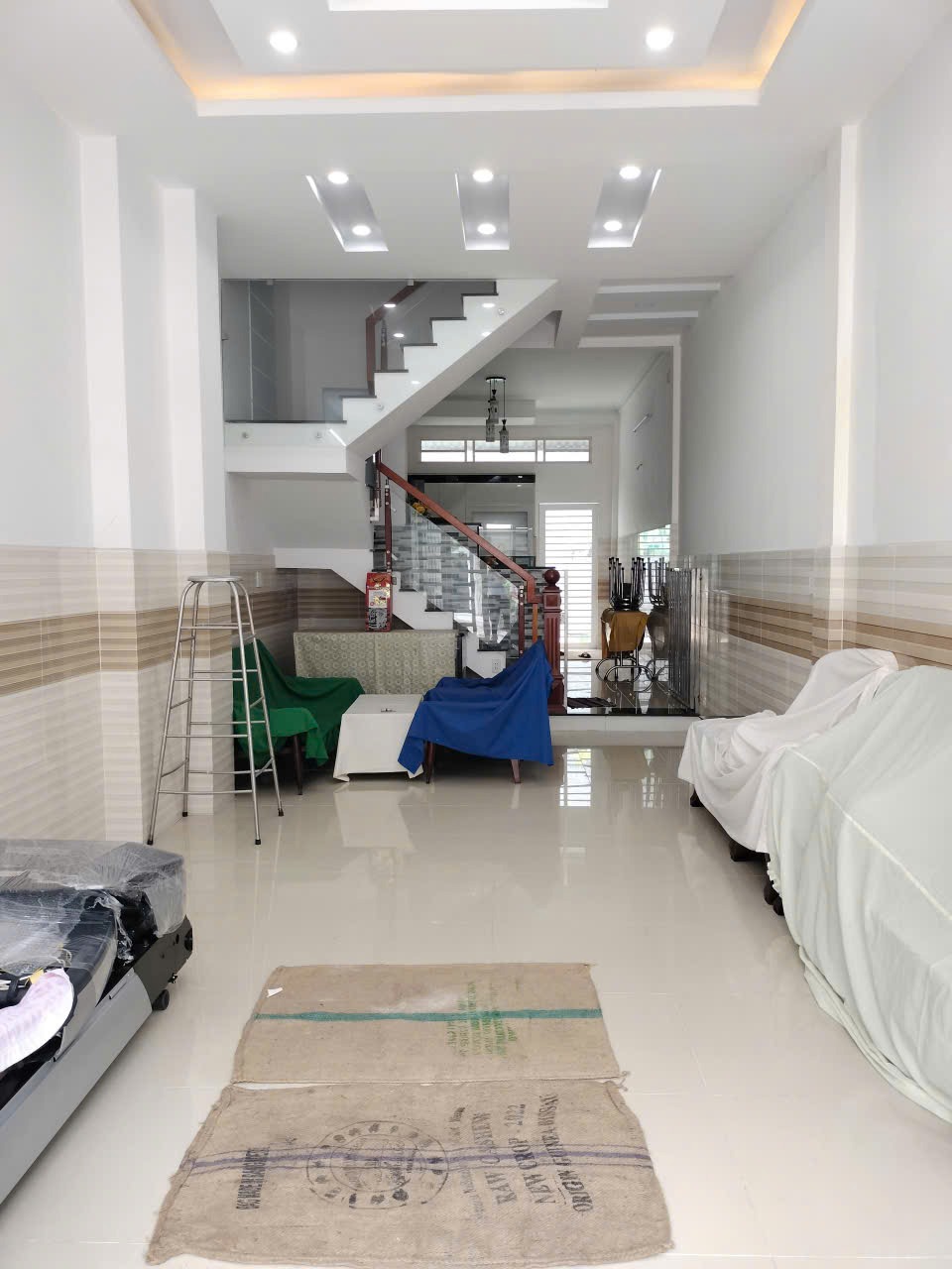 Bán nhà mặt tiền 4 tầng Quận 6 - 11.2 tỷ - Vị trí đắc địa, giao thông thuận tiện
