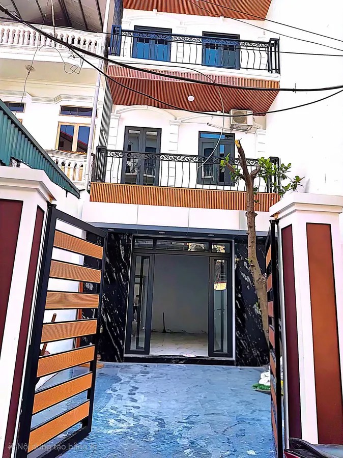 NHÀ MỚI - ĐỆP Phố Chu Huy Mân 105m2 X 4 tầng 12.3 tỷ Long Biên Hà Nội