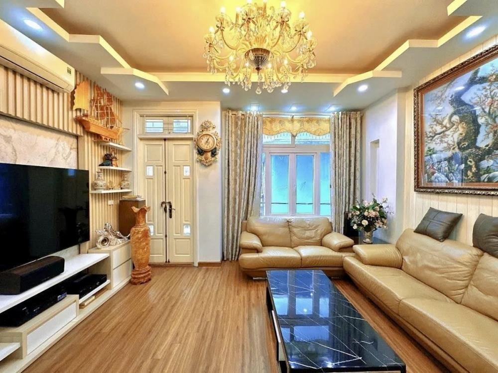 Siêu phẩm phân lô Hoàng Cầu - 48m² - Gara Ô Tô - Giá 16.9 tỷ